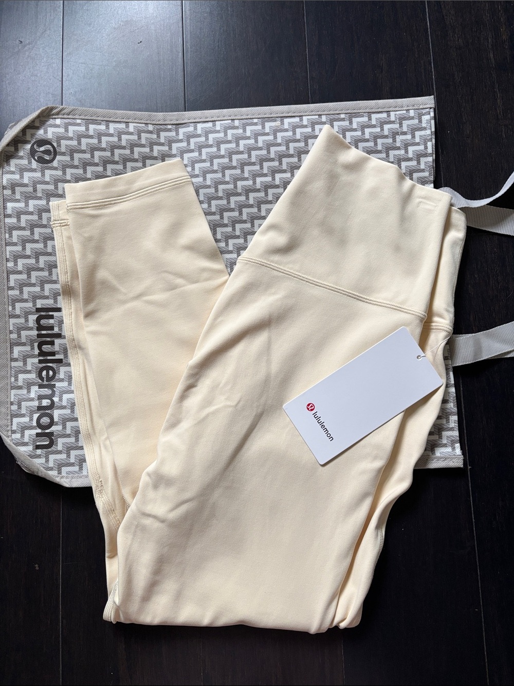LULULEMON ALIGN HR LEGGINGS 25” in BUTTERCREAM SZ 10 NWT